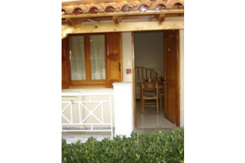 Grecia Privát Agios Adrianos, Esterno